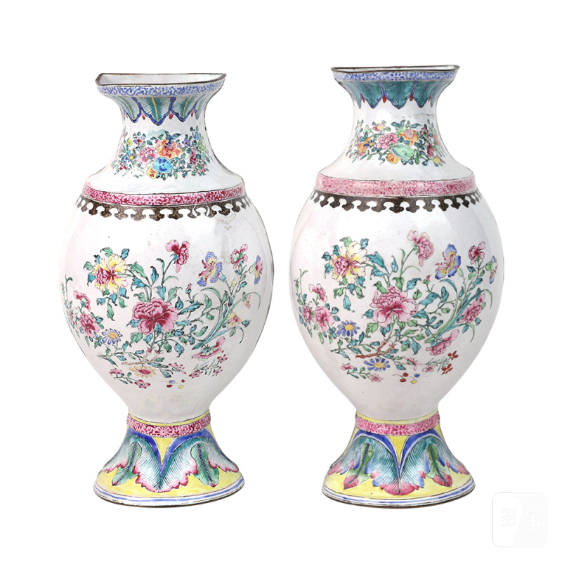 清乾隆 铜胎画珐琅花卉纹壁瓶一对 - 图1
